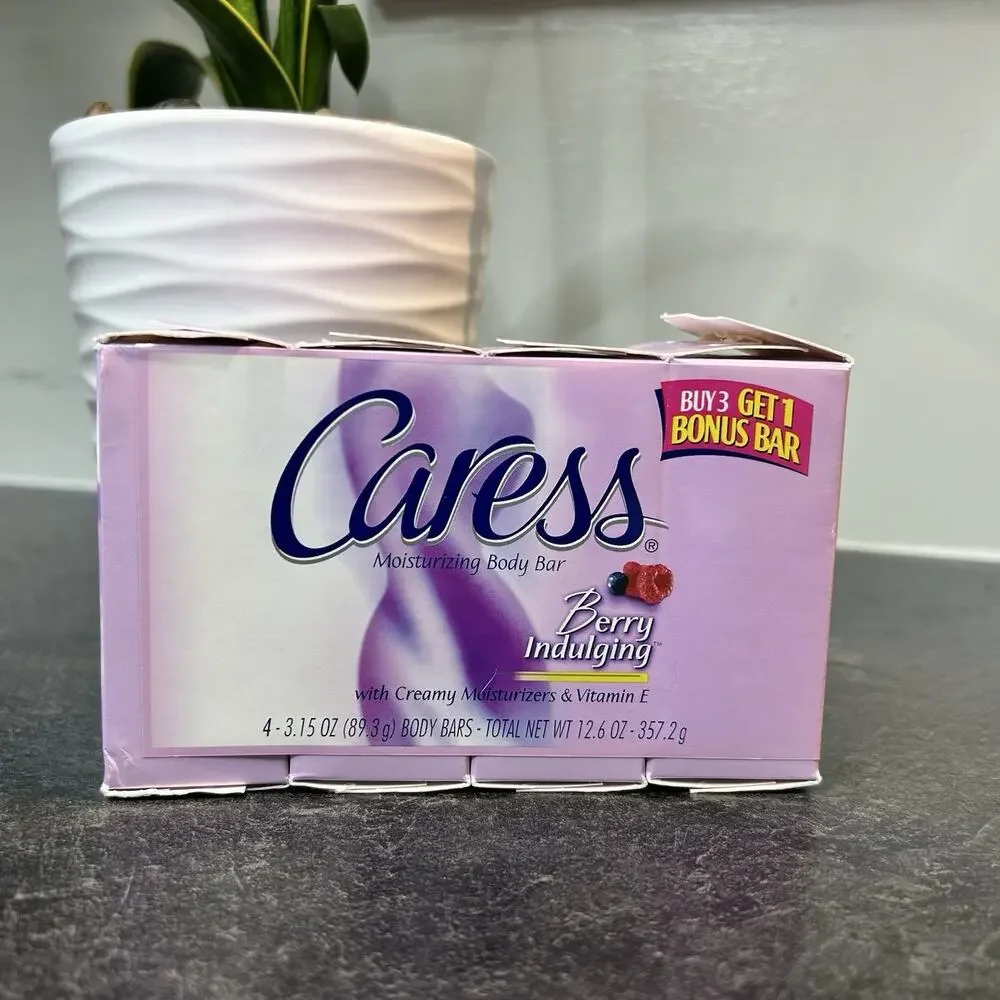 4- Caress Berry Indulging Creamy‎ Moisturizers & Vitamin E Body Bar Soap